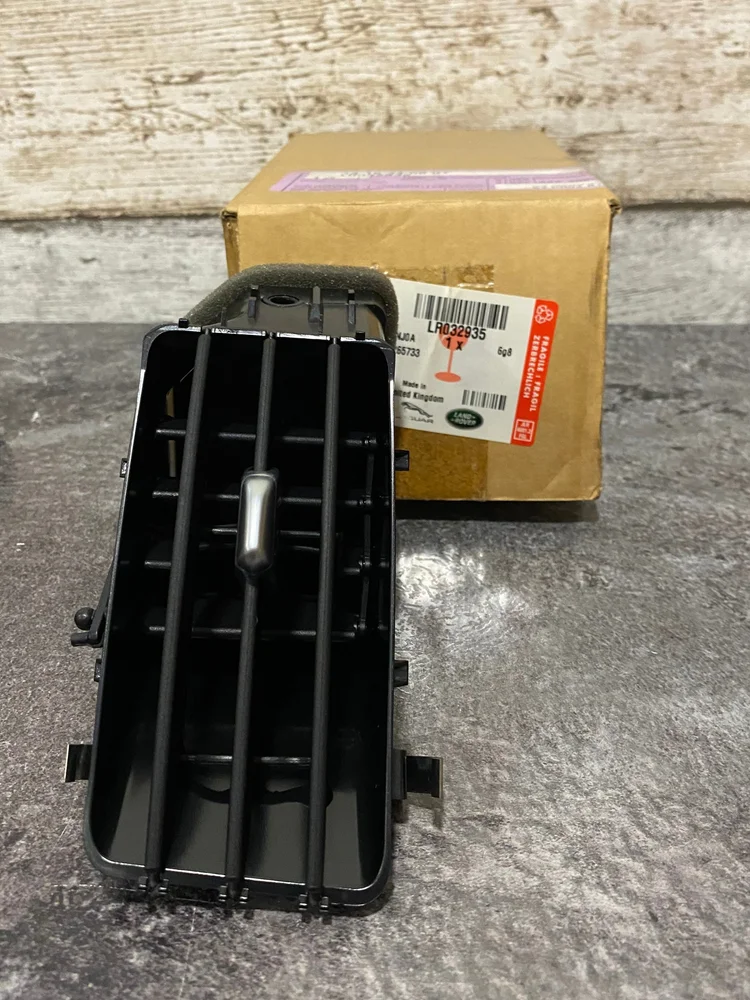 Land Rover Sol Kalorifer Izgarası (LR032935)